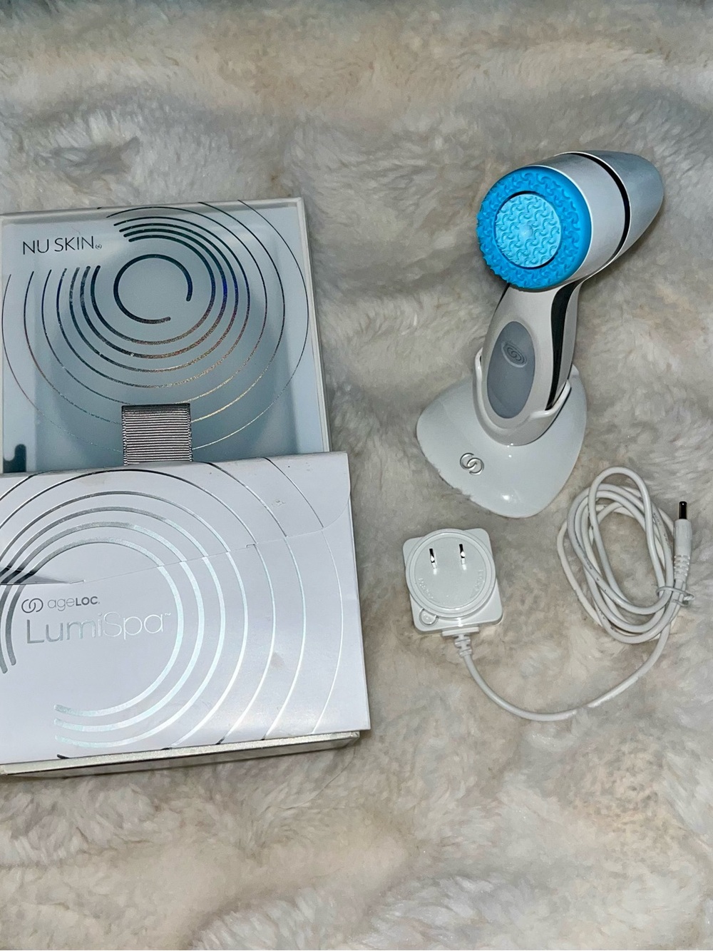 Skin ageLOC LumiSpa Facial Cleansing Device in White and Blue
